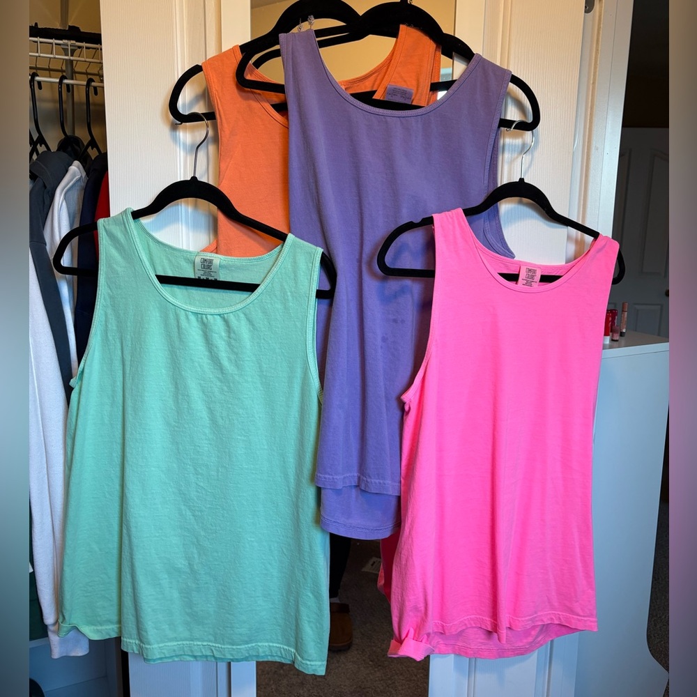 Bundle of 4 Tank tops
